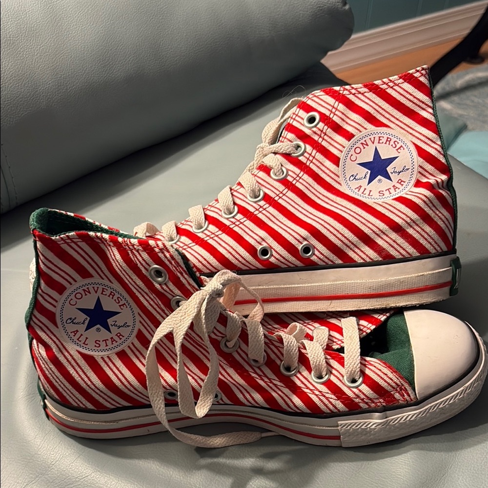 Vintage Converse All Star Candy striped high tops. Men’s 7/ Women’s 9.
